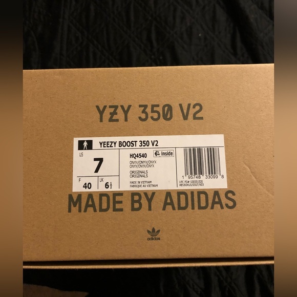 Adidas Yeezy Boost 350 V2 ONYX. Brand new in box. Never worn. Size 7. main image 4
